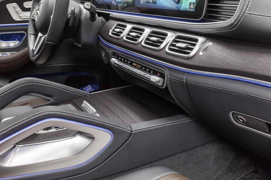 Детали интерьера Mercedes-Benz GLE450 4Matic (V167) 2019 года  (WW) (фото 12 из 54)